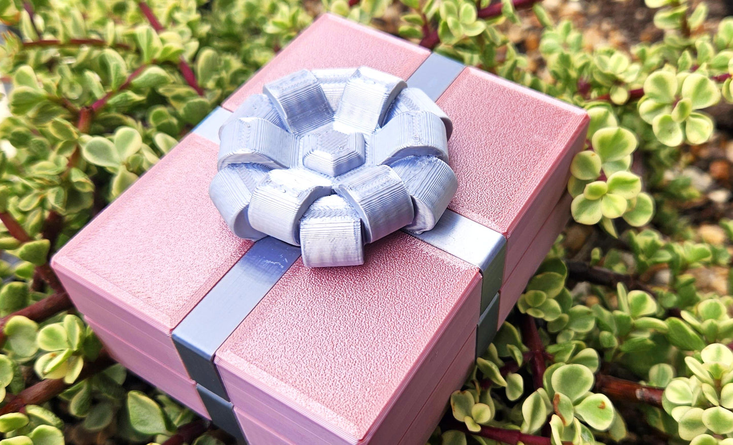 Twist-Lock Gift Box